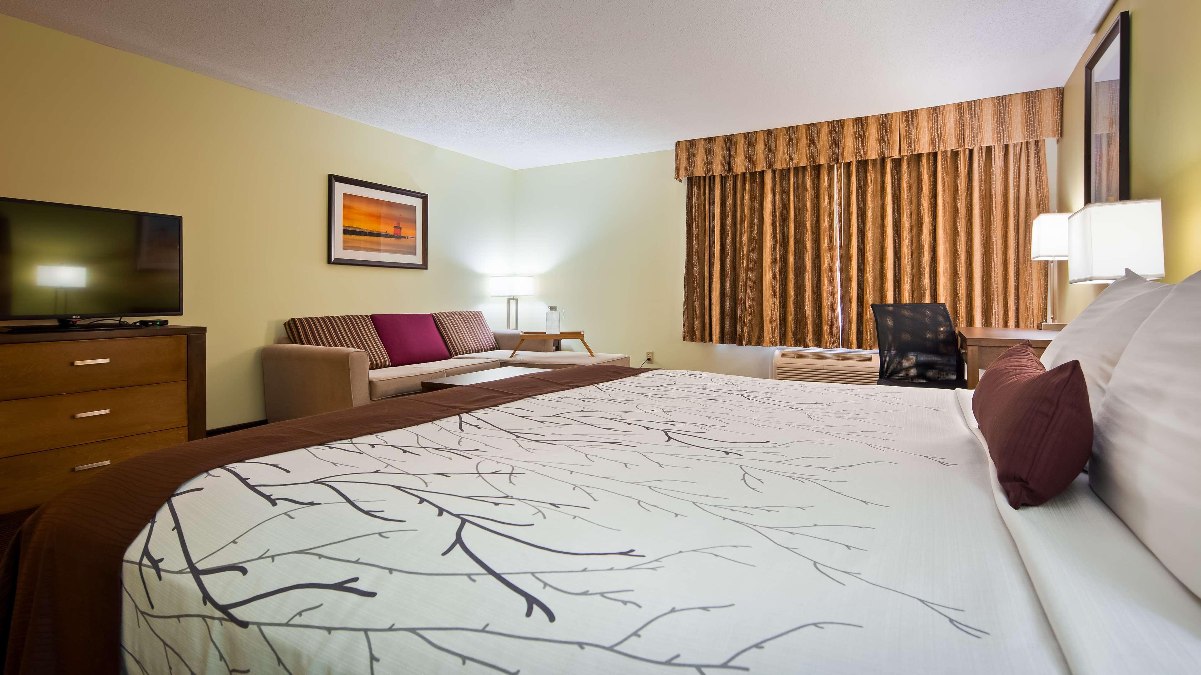 White Pine Inn & Suites Holland Exterior photo