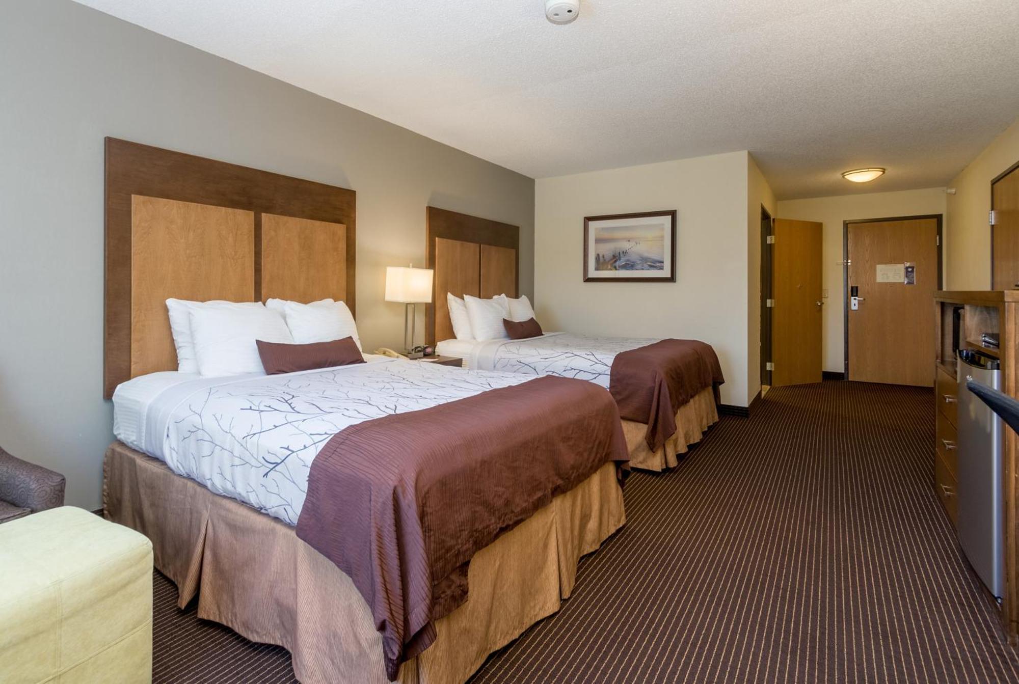 White Pine Inn & Suites Holland Exterior photo