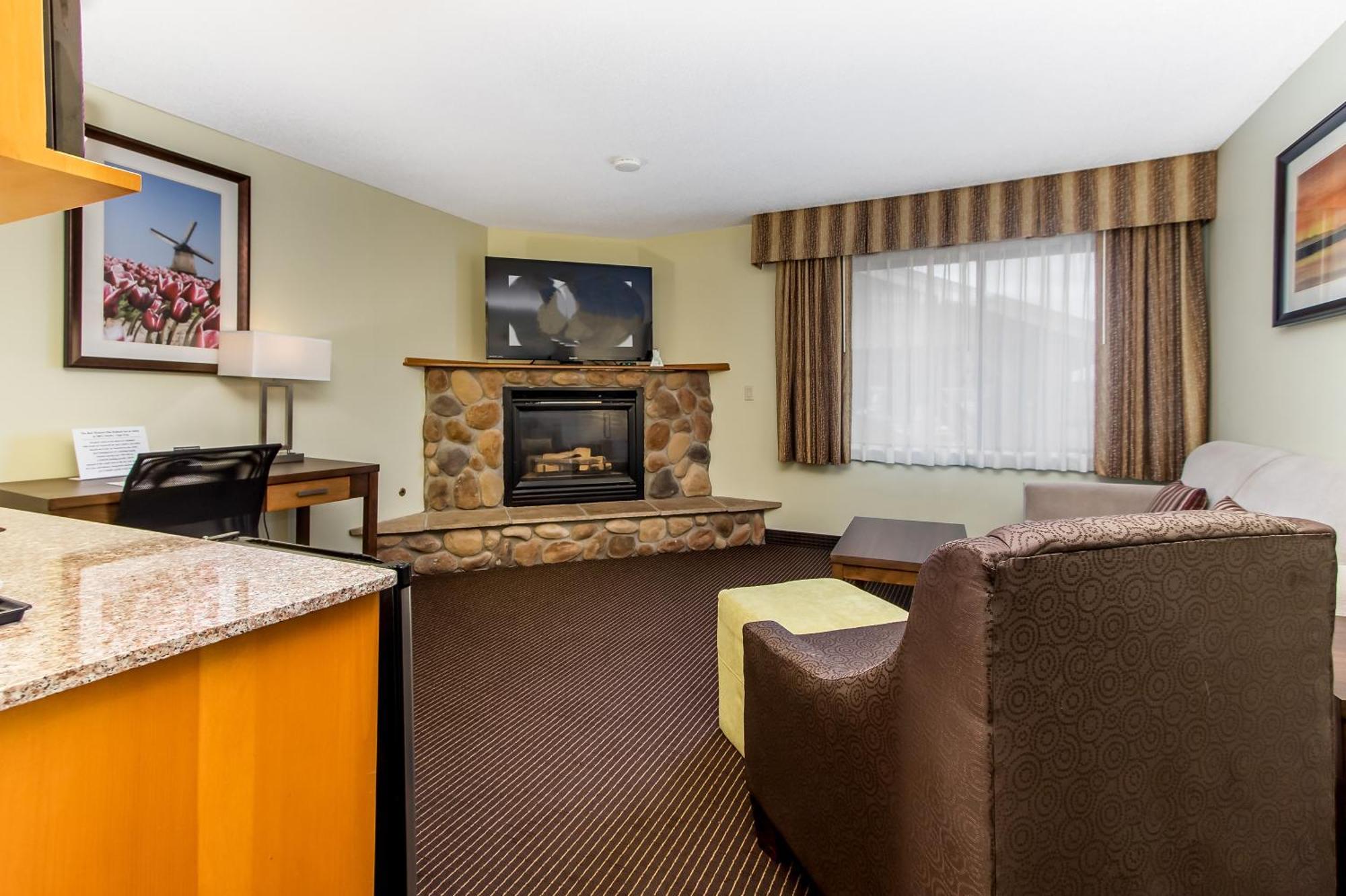 White Pine Inn & Suites Holland Exterior photo